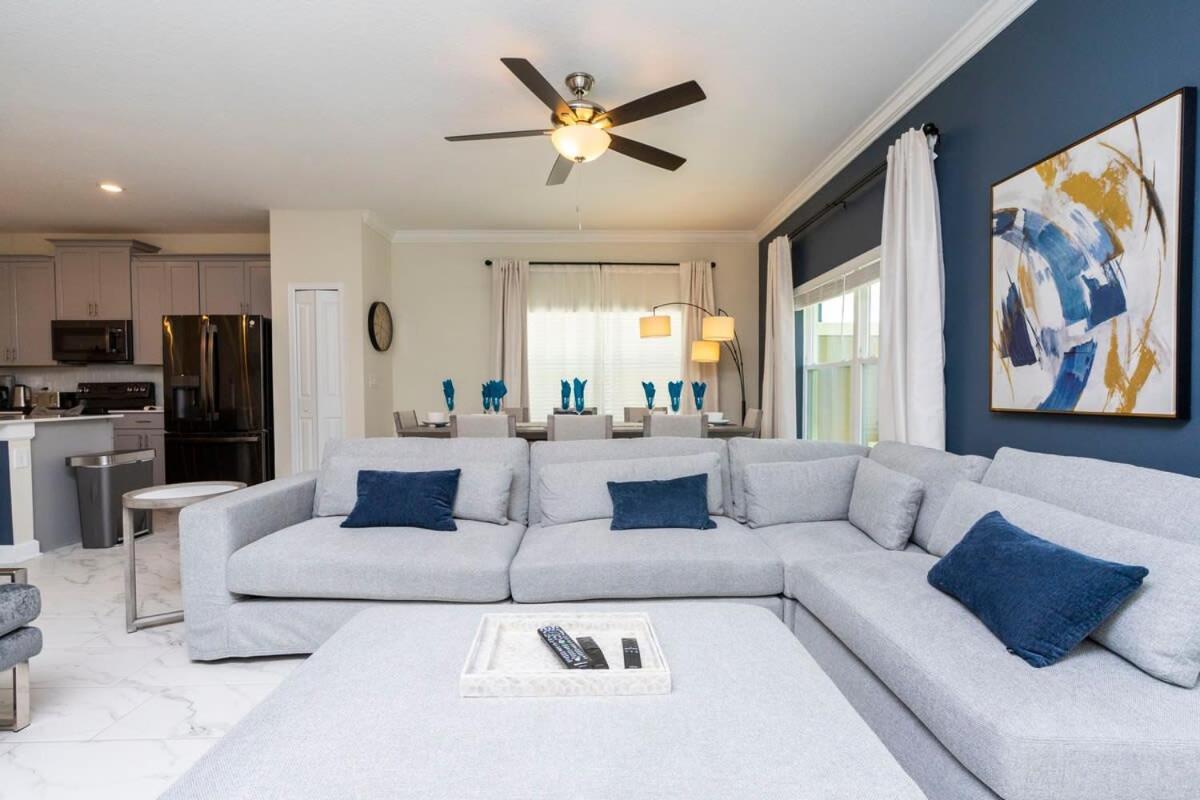 Holiday home Stunning 5 Bd W/ Pool Close To 2905