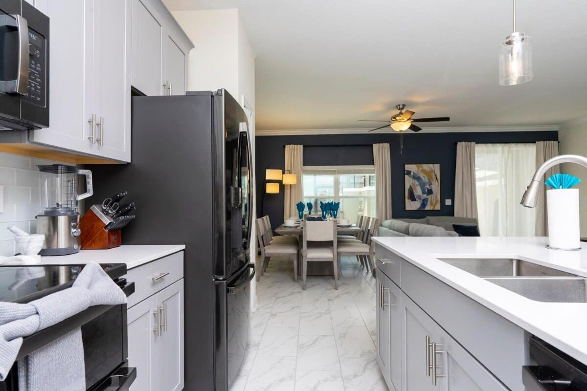 Holiday home Stunning 5 Bd W/ Pool Close To 2905 *