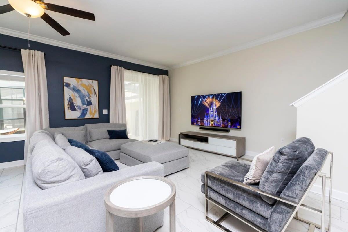 Stunning 5 Bd W/ Pool Close To 2905 *