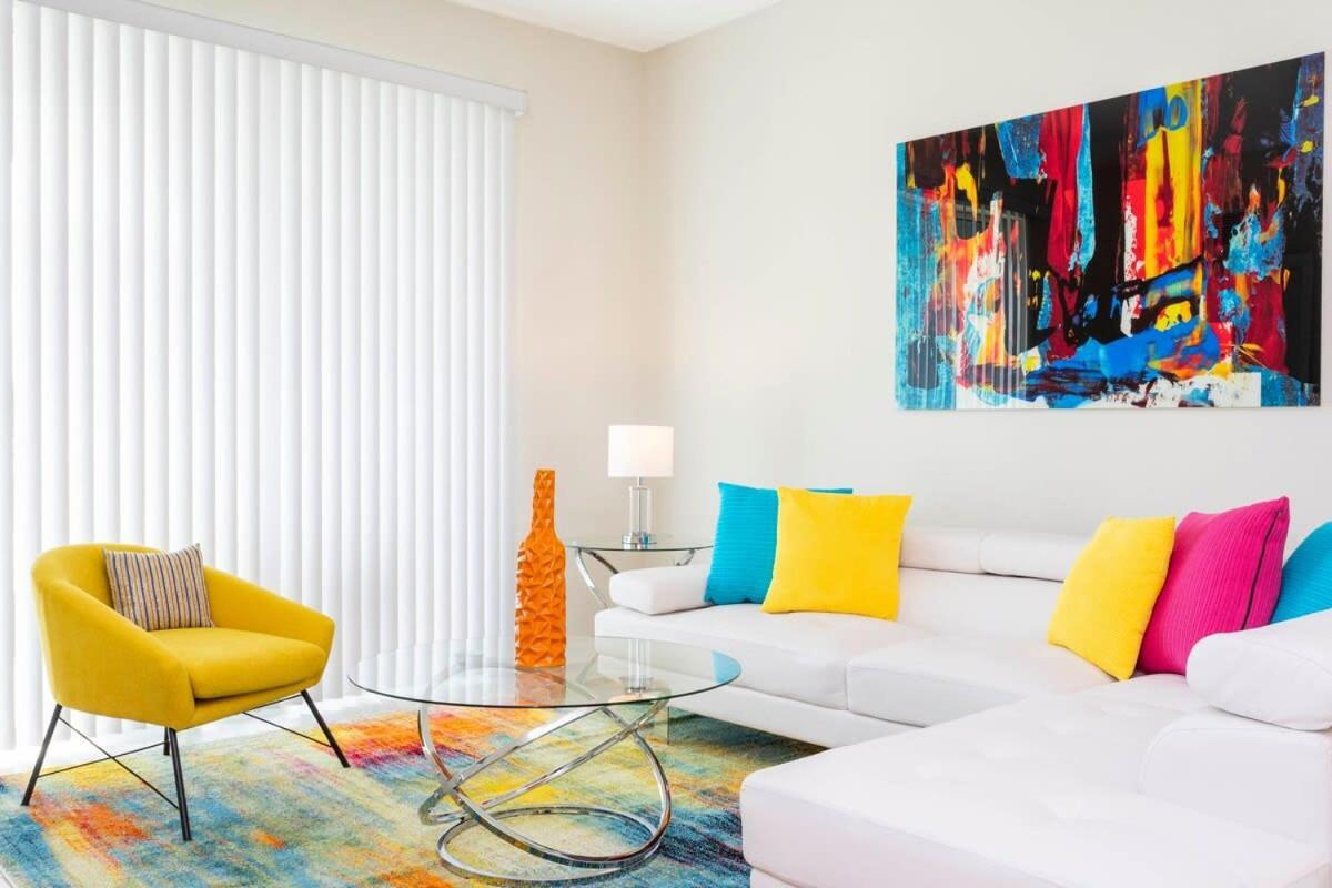 Family Friendly 2 Bd Close To @ Storey 105 3161 *