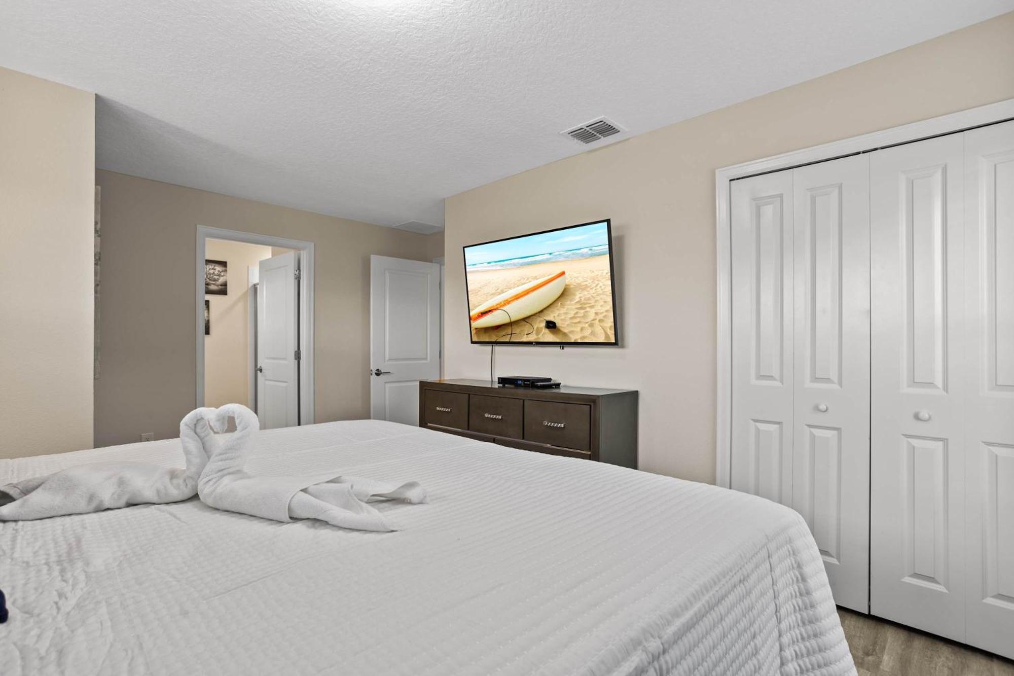 Stunning 5 Bd W/ Pool Close To @ Champions Gate 1012
