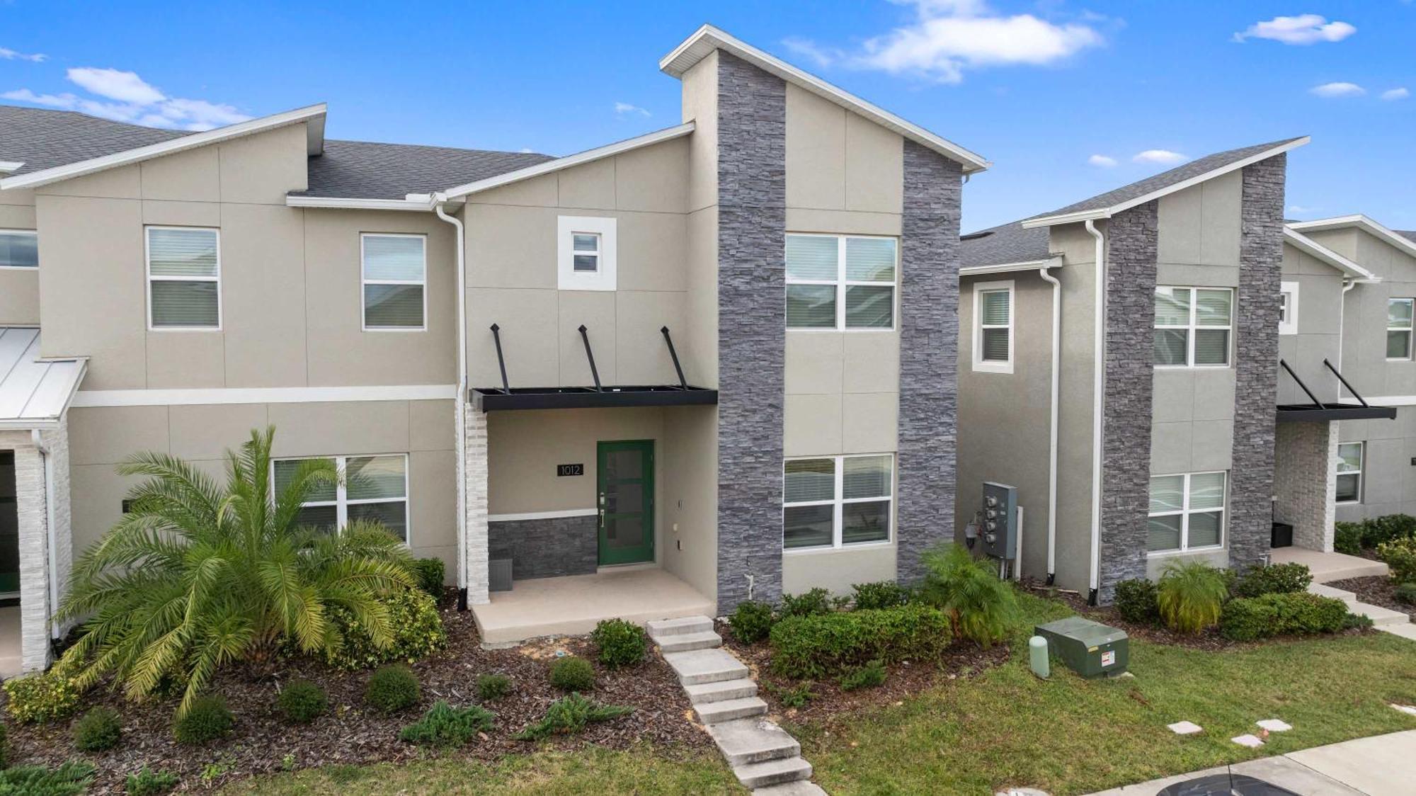 Stunning 5 Bd W/ Pool Close To @ Champions Gate 1012