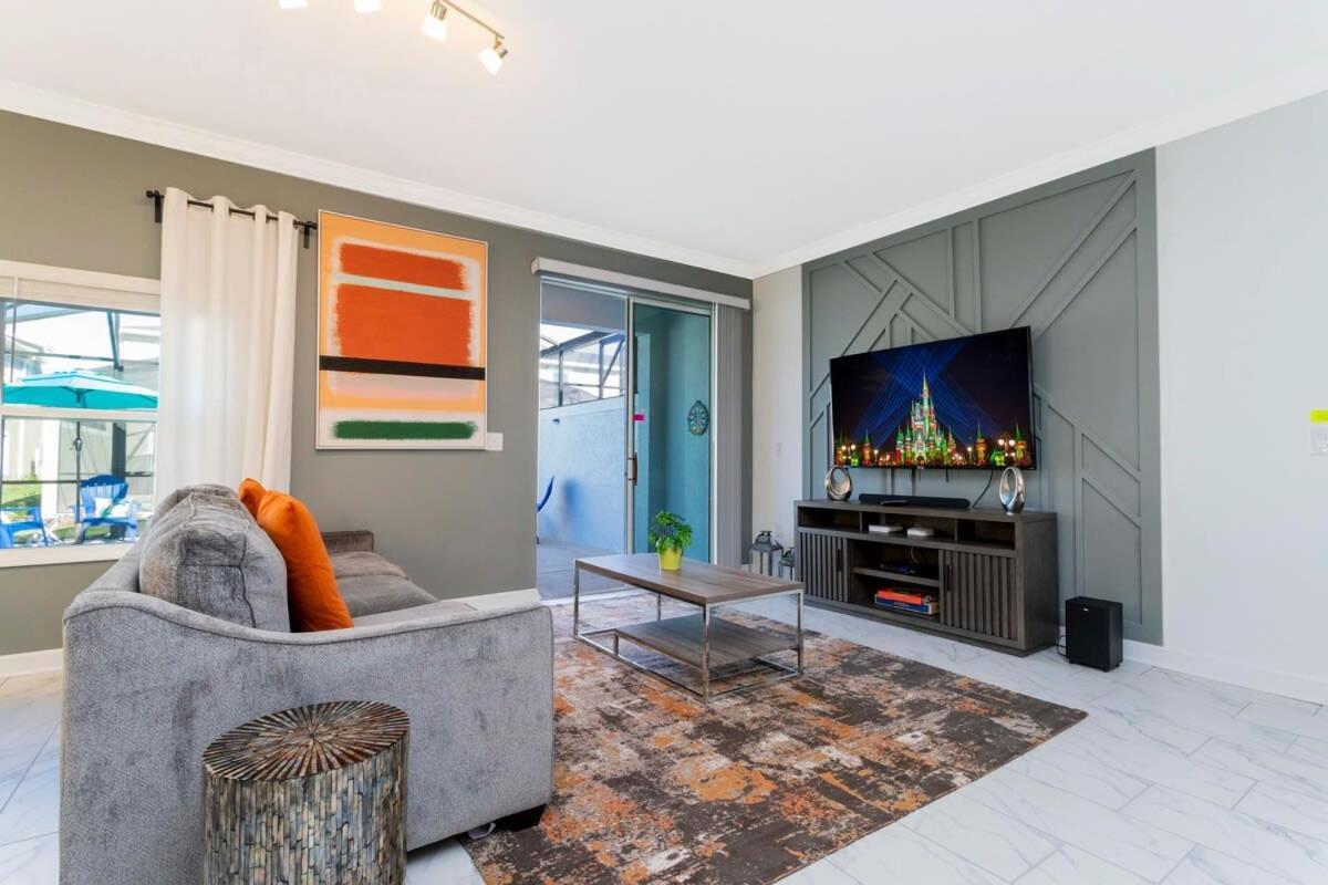 Wonderful 5 Bd Close To @ Storey 2980 *