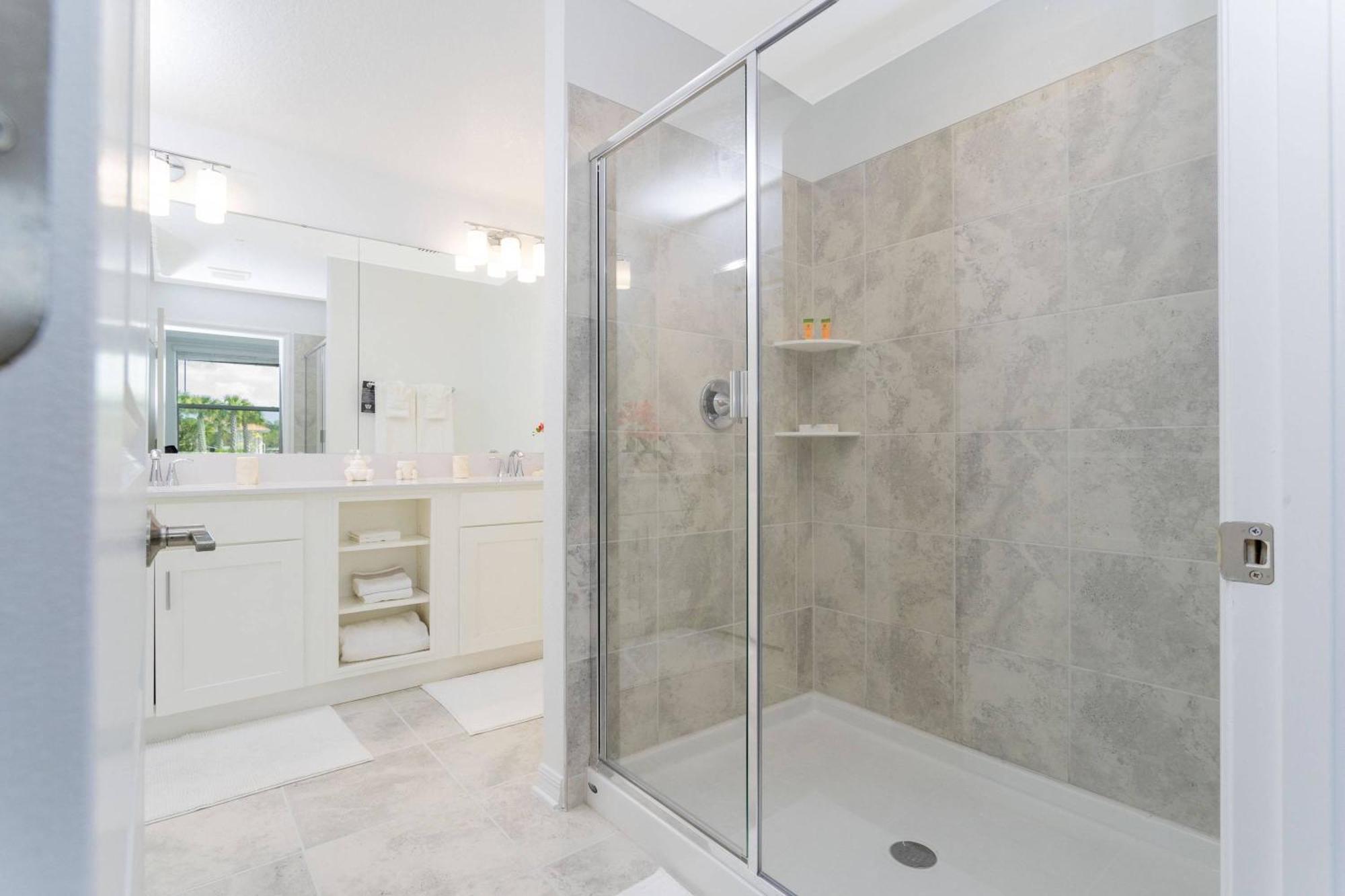 Gorgeous 3bd 8 Guests @storey Close To 101 3191