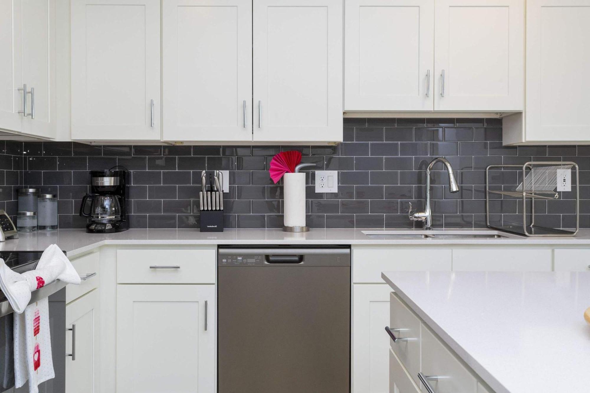 Holiday home Gorgeous 3bd 8 Guests @storey Close To 101 3191