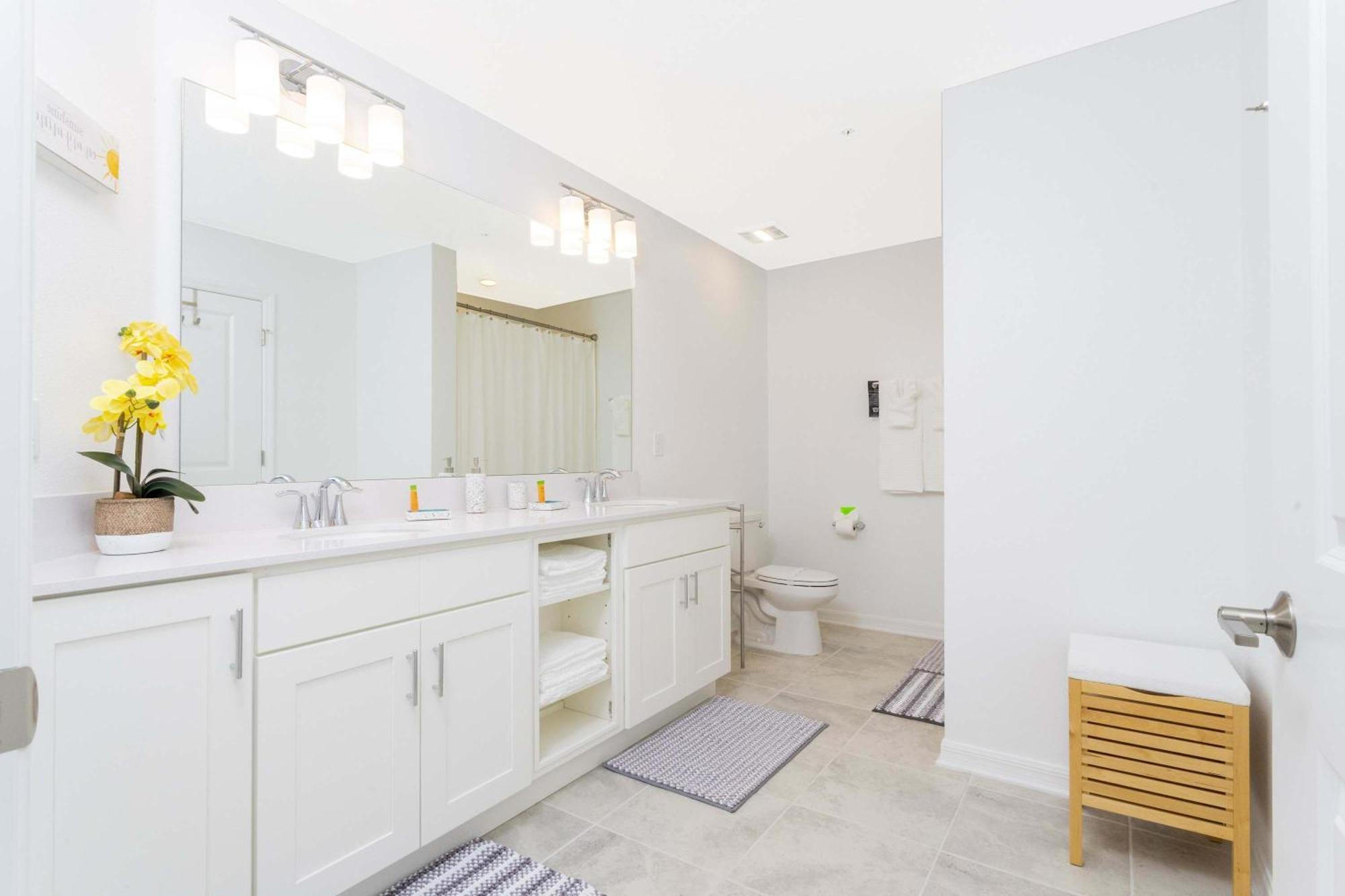 Gorgeous 3bd 8 Guests @storey Close To 101 3191 *