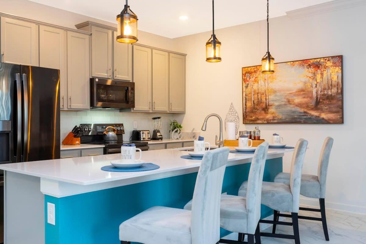 Splendid 4 Bd W/ Pool Close To @ Champions Gate 1006