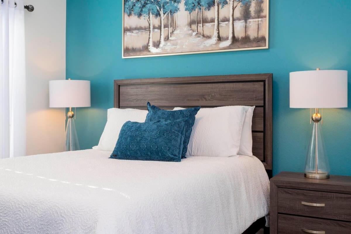 Splendid 4 Bd W/ Pool Close To @ Champions Gate 1006