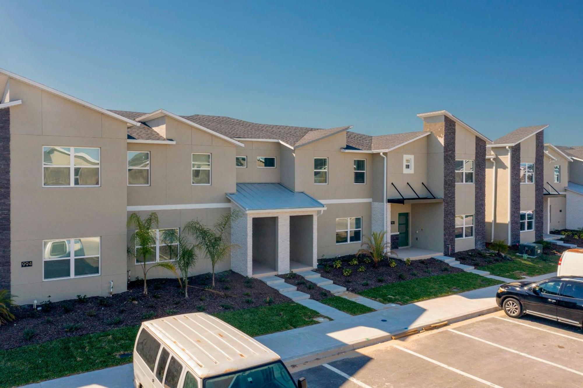 Stunning 4 Bd W/ Pool Close To @ Champions Gate 990 Holiday home *