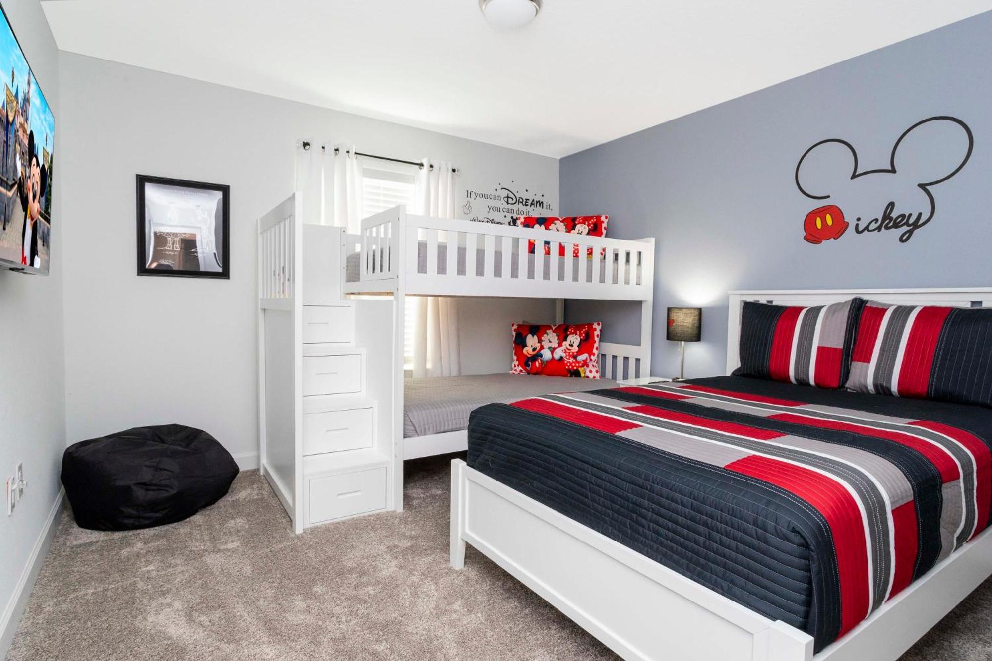 Stunning 4 Bd W/ Pool Close To @ Champions Gate 990