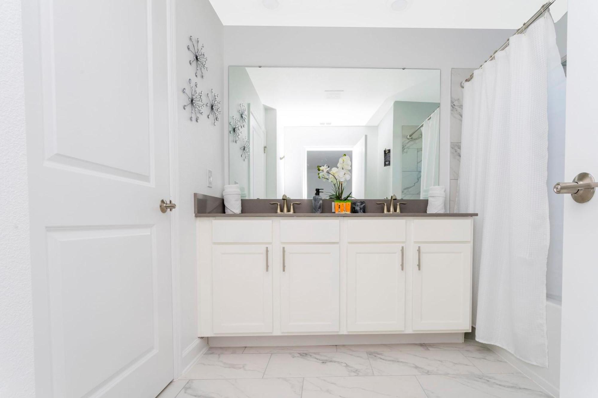 Stunning 4 Bd W/ Pool Close To @ Champions Gate 990 *