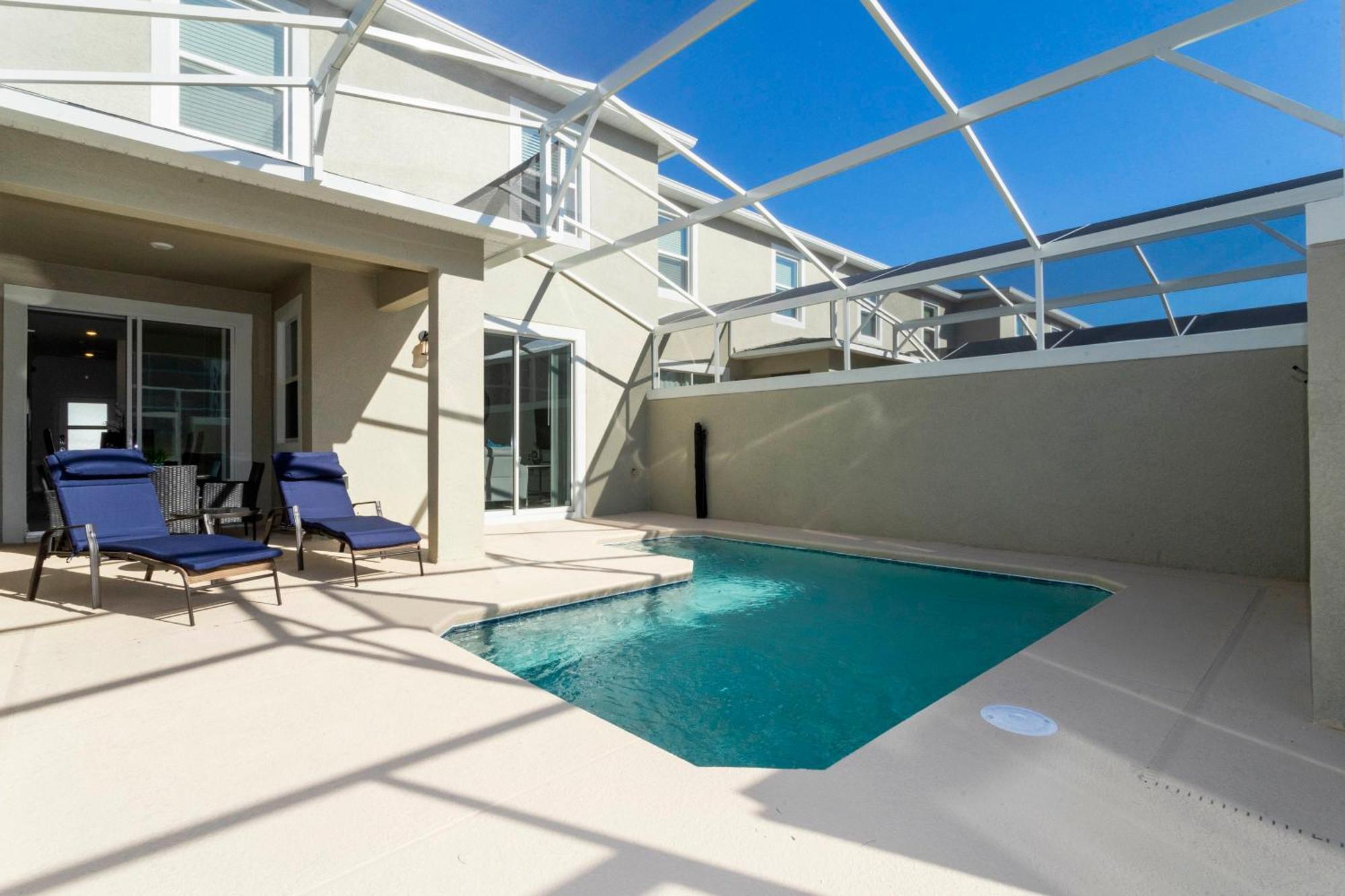 Stunning 4 Bd W/ Pool Close To @ Champions Gate 990 Holiday home *