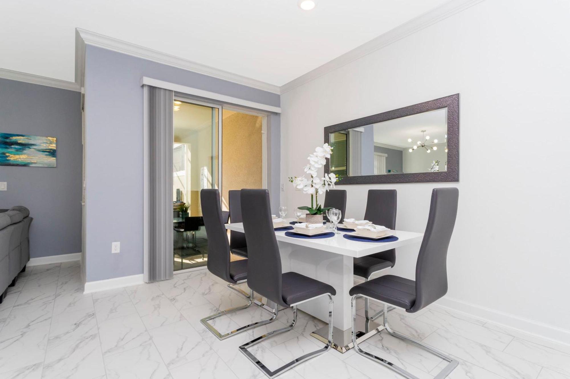 Stunning 4 Bd W/ Pool Close To @ Champions Gate 990