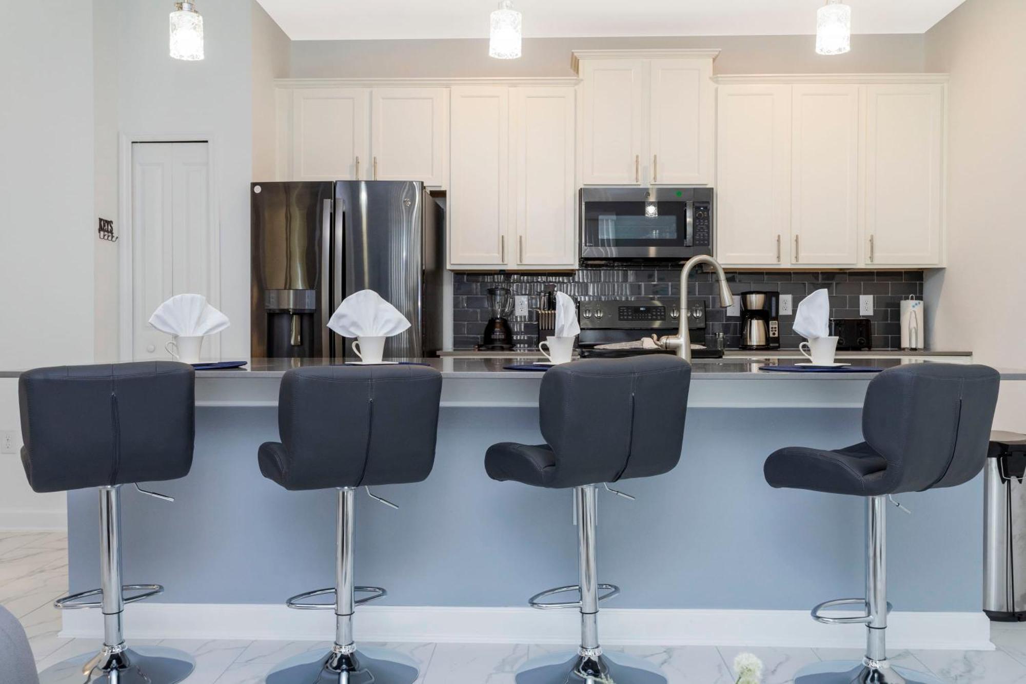 Stunning 4 Bd W/ Pool Close To @ Champions Gate 990 Holiday home *