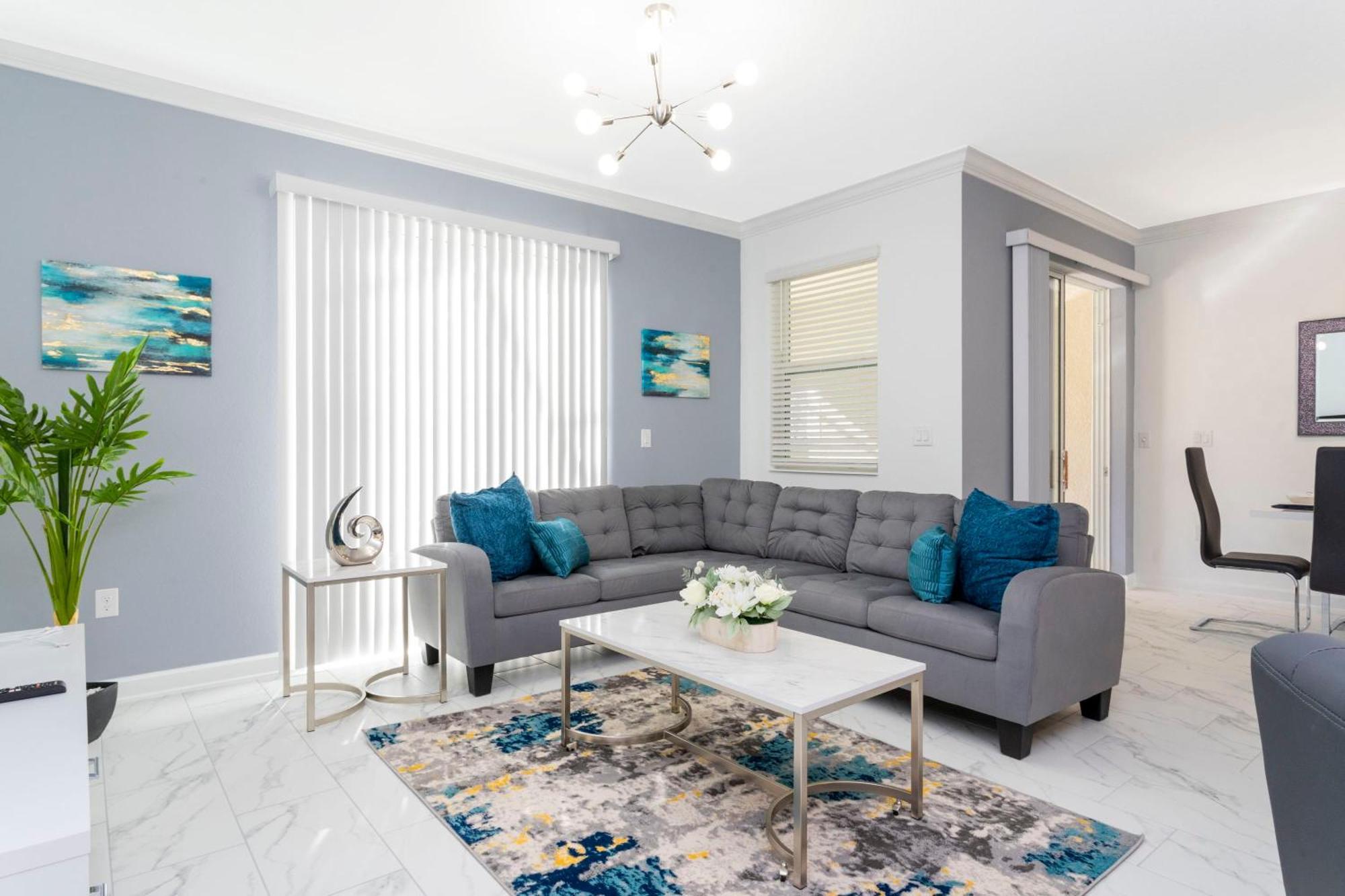 Stunning 4 Bd W/ Pool Close To @ Champions Gate 990 *