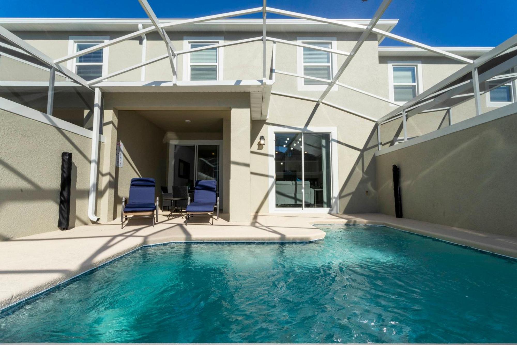 Stunning 4 Bd W/ Pool Close To @ Champions Gate 990 *