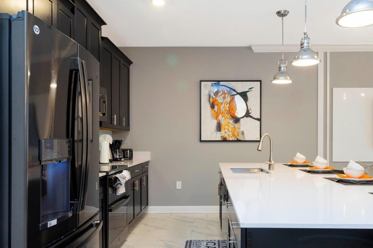 Gorgeous 4 Bd W/ Pool Close To @ Storey 2963