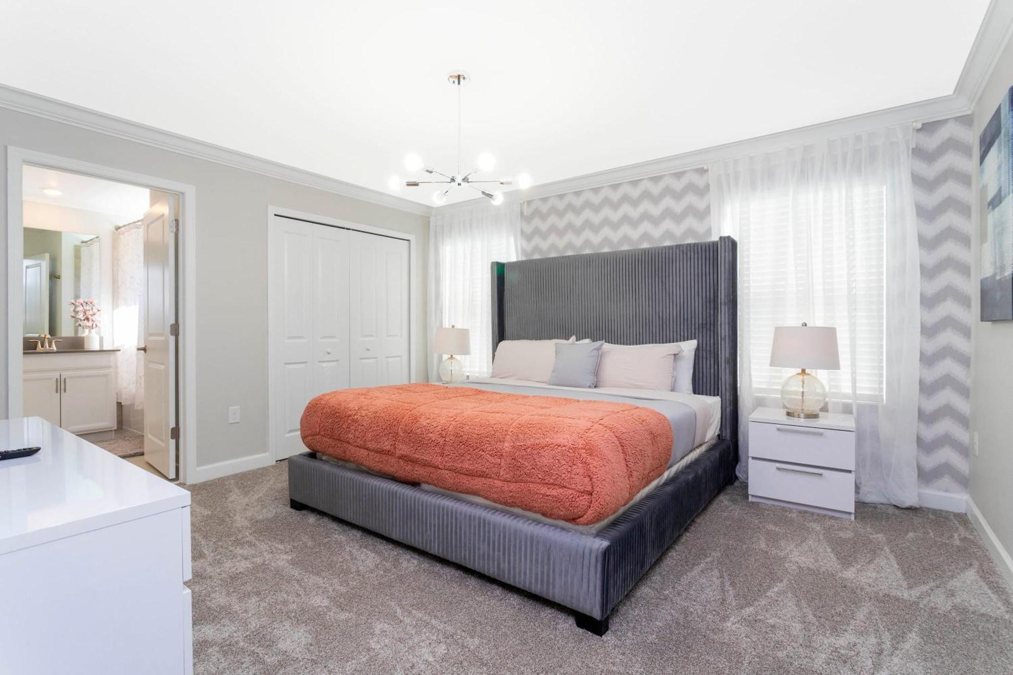 Gorgeous 4 Bd Close To W/ Pool @ Storey 4245
