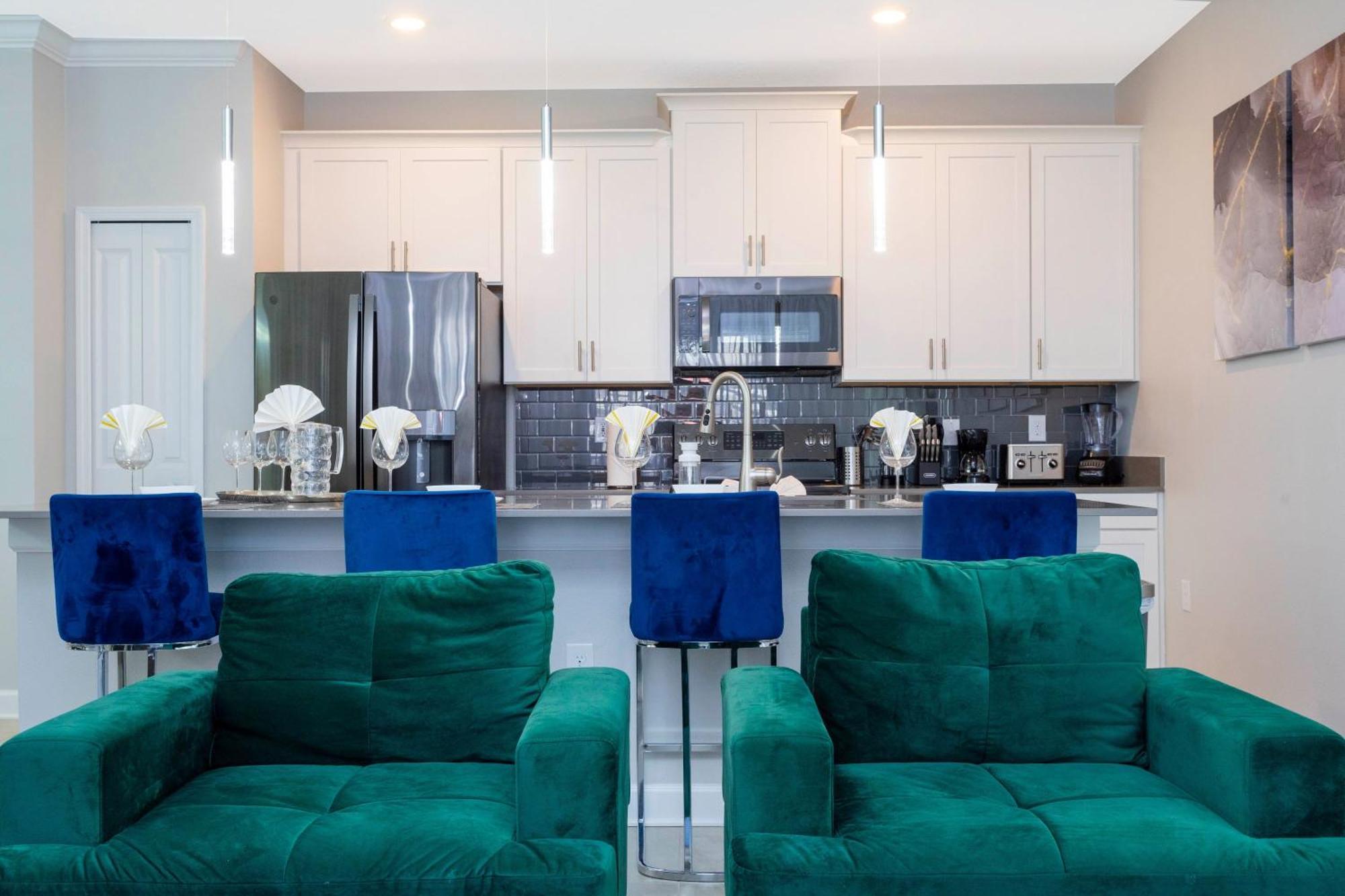 Gorgeous 4 Bd Close To W/ Pool @ Storey 4245 Holiday home