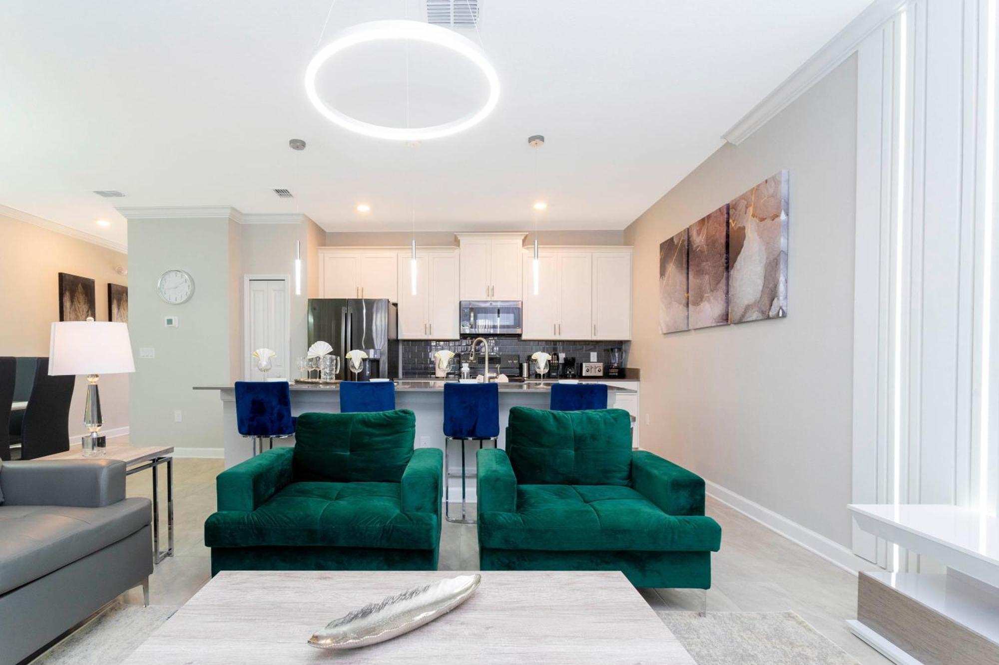 Holiday home Gorgeous 4 Bd Close To W/ Pool @ Storey 4245 *