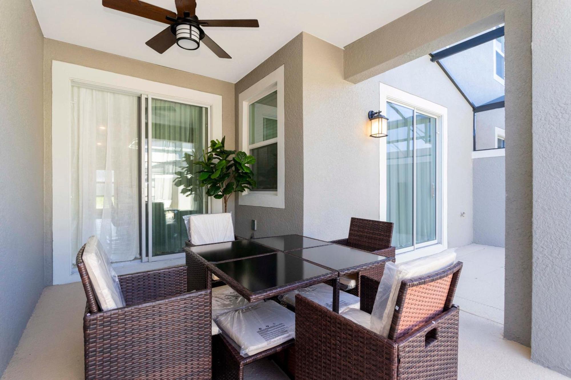 Gorgeous 4 Bd Close To W/ Pool @ Storey 4245