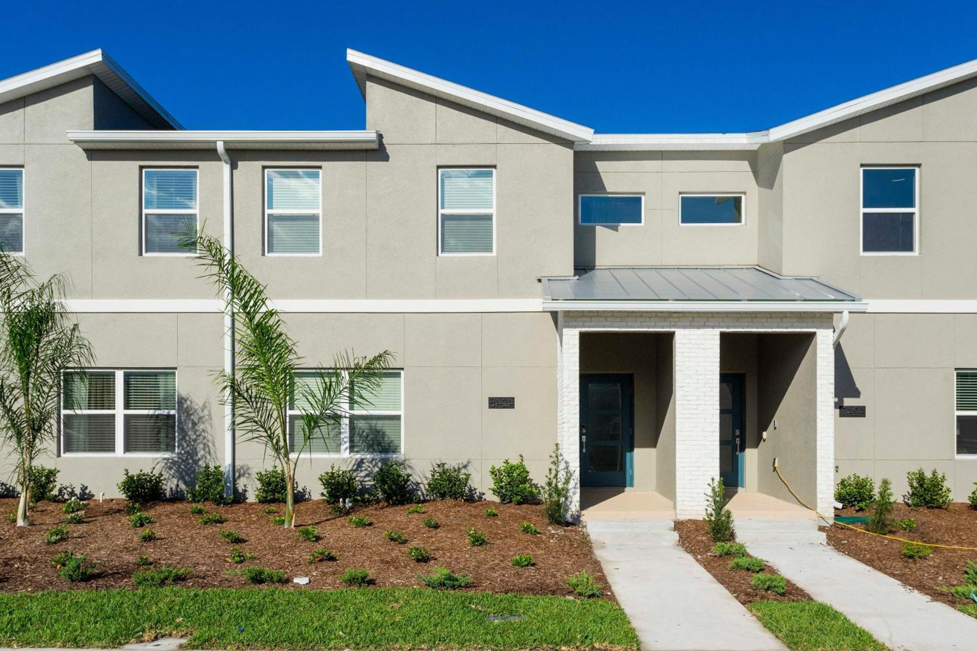 Gorgeous 4 Bd Close To W/ Pool @ Storey 4245