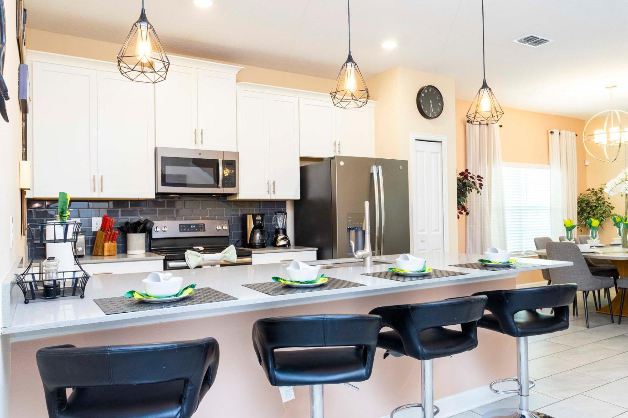 Magnificent 5bd W/ Pool Close To @storey 4800 *