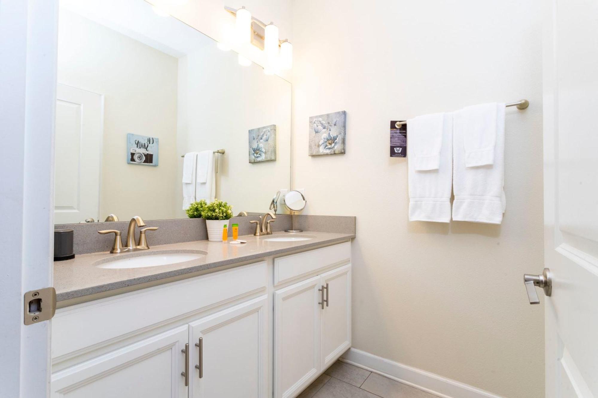 Magnificent 5bd W/ Pool Close To @storey 4800