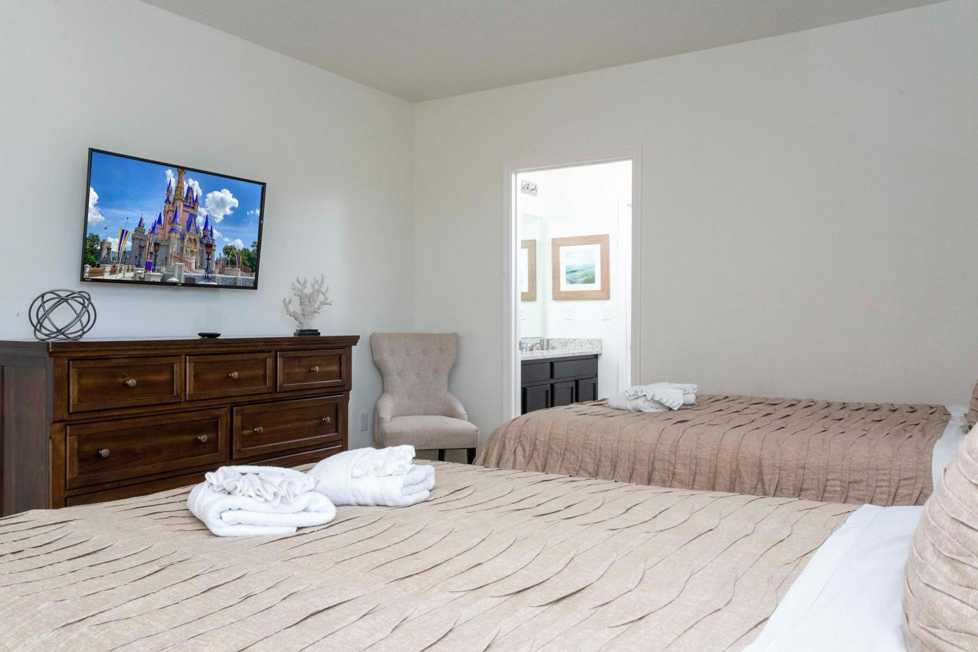 Holiday home Marvelous 7 Bd W/ Pool Close To @ Solterra 6086