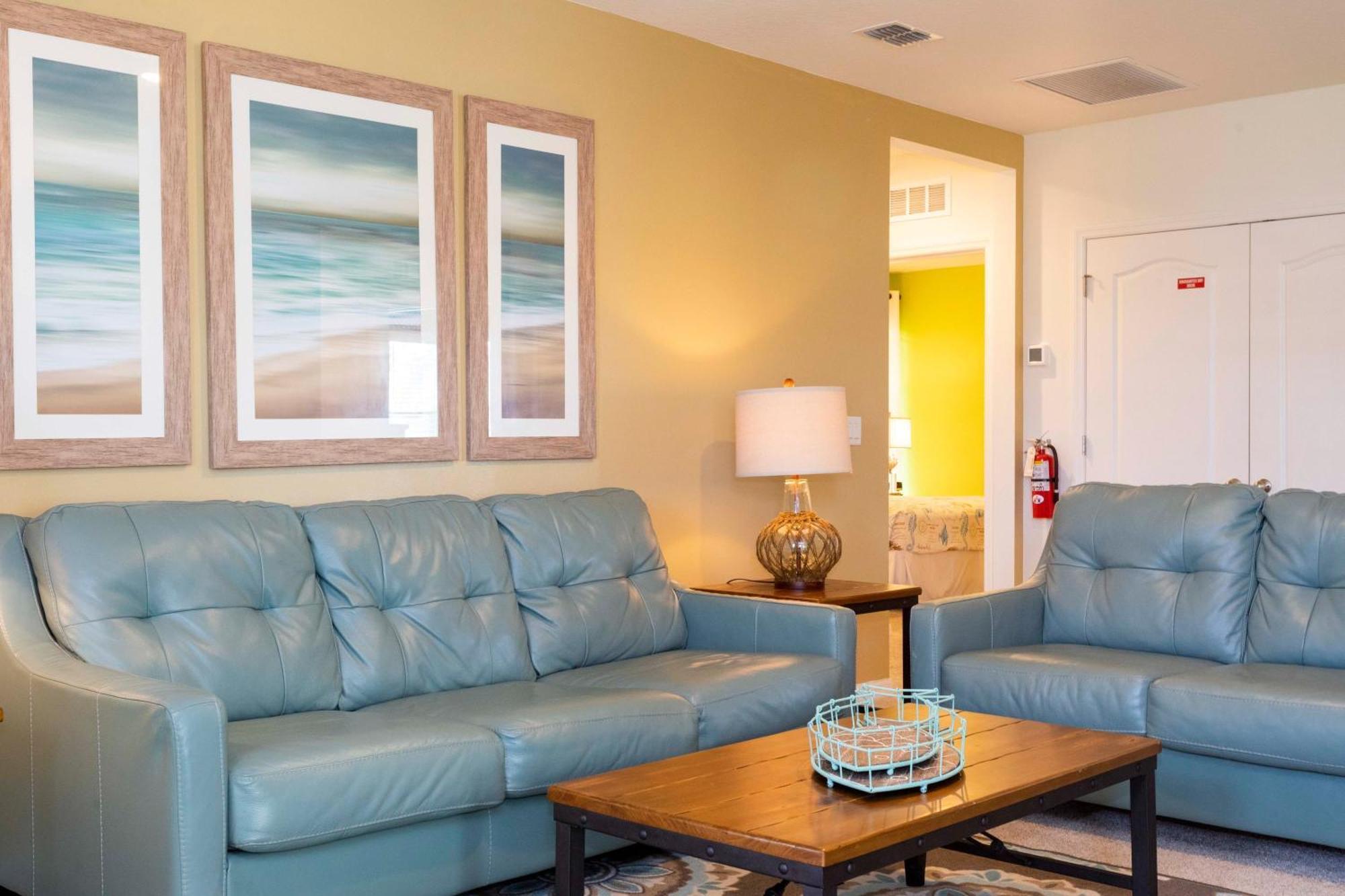 Marvelous 7 Bd W/ Pool Close To @ Solterra 6086