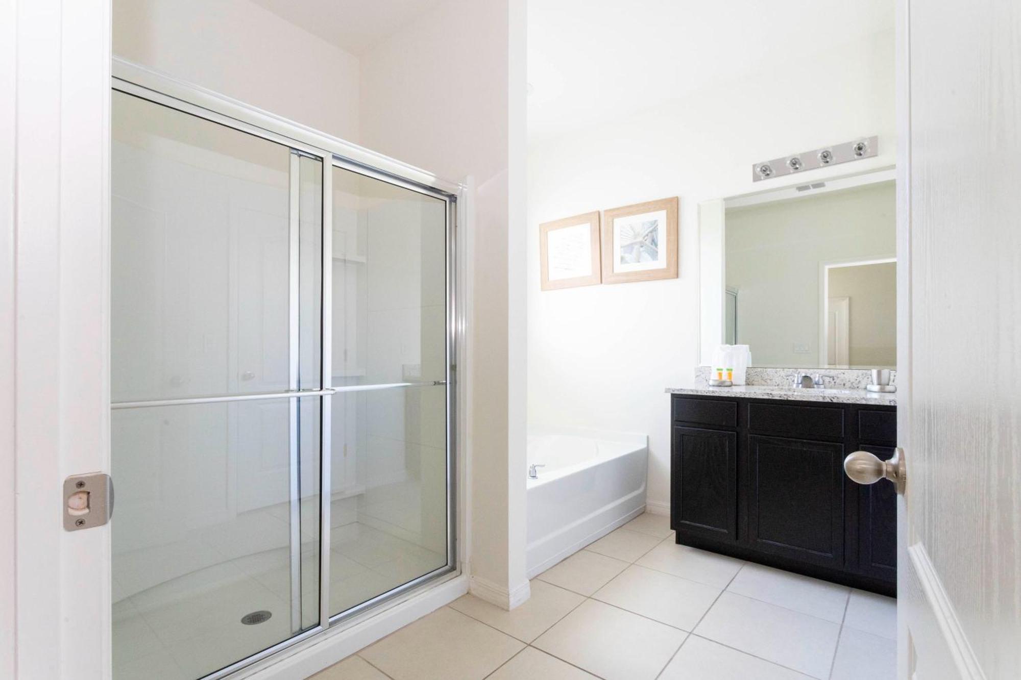Marvelous 7 Bd W/ Pool Close To @ Solterra 6086 *