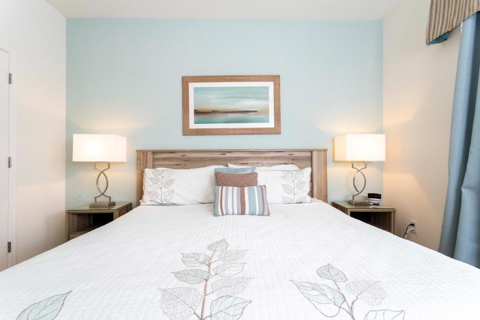 Marvelous 7 Bd W/ Pool Close To @ Solterra 6086 Davenport