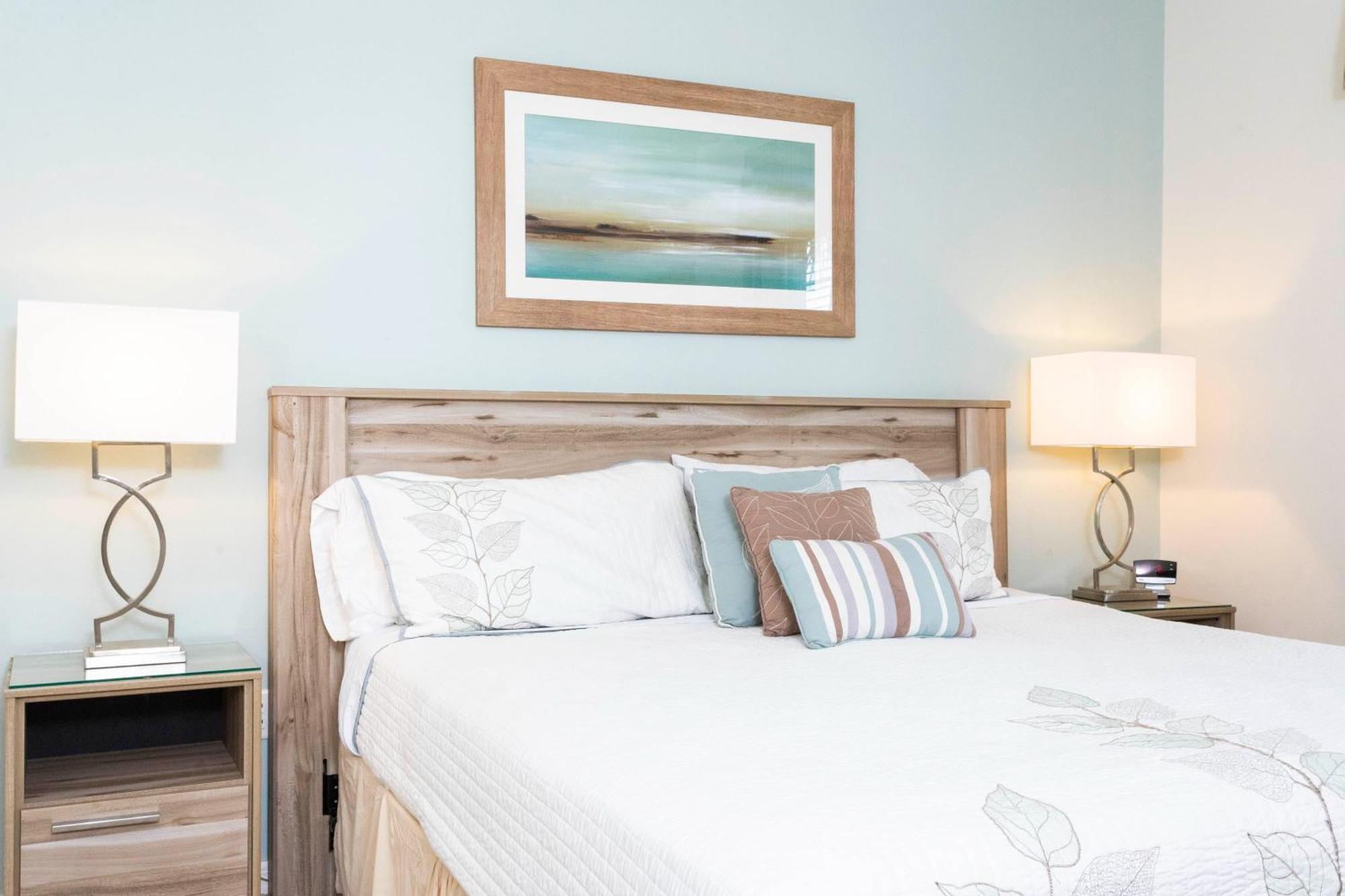 Marvelous 7 Bd W/ Pool Close To @ Solterra 6086 Davenport