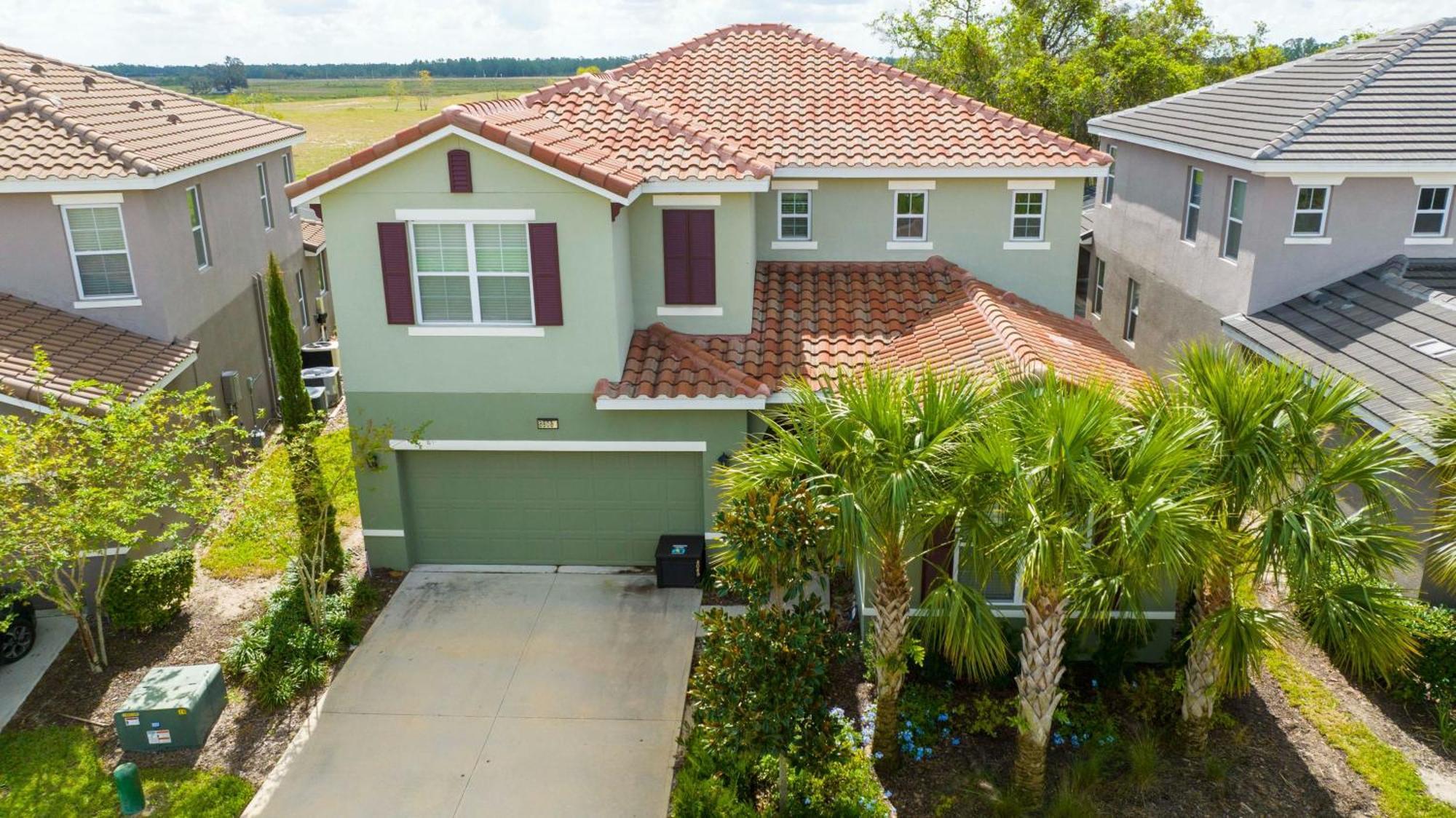 Marvelous 7 Bd W/ Pool Close To @ Solterra 6086