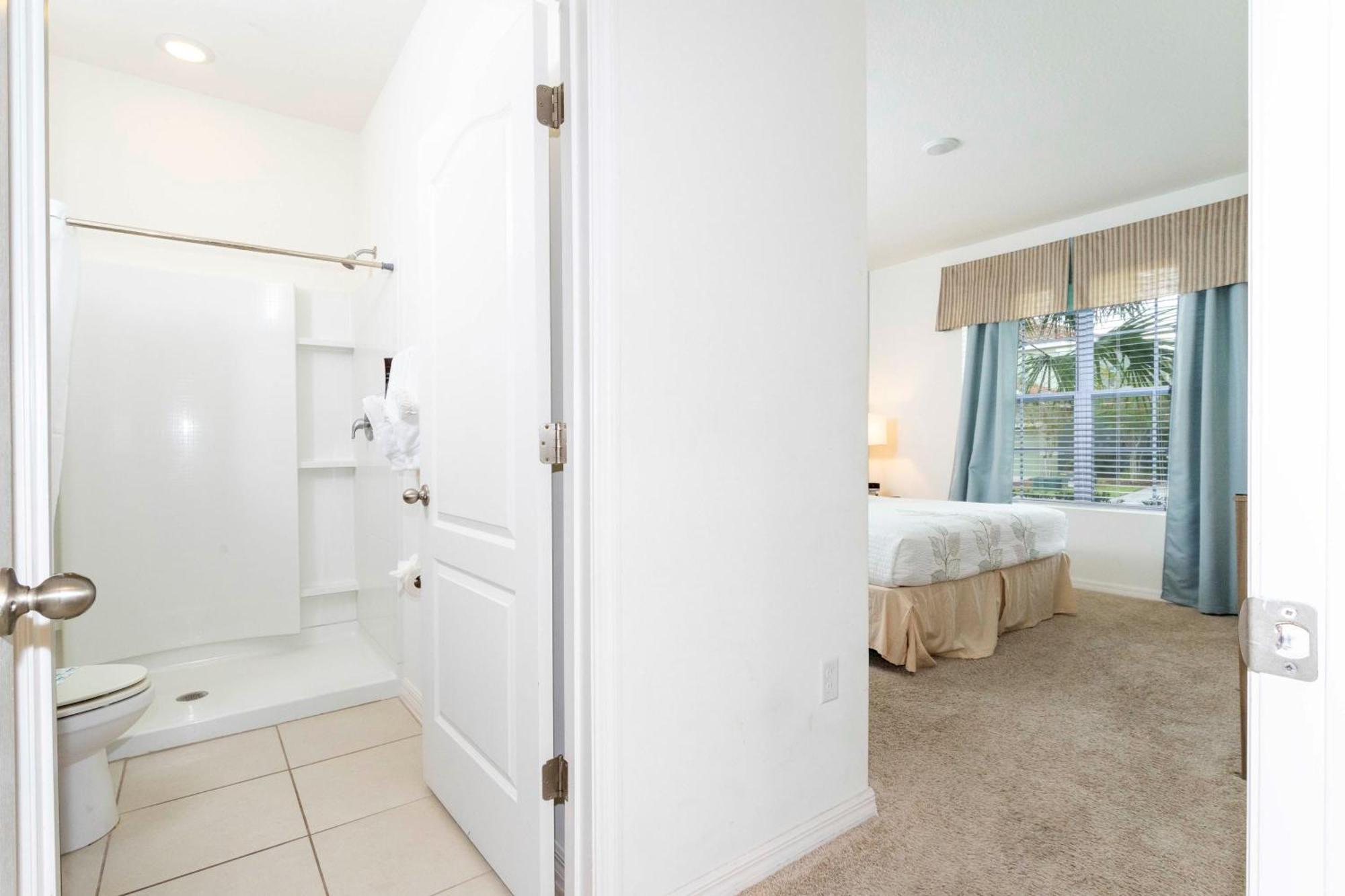 Marvelous 7 Bd W/ Pool Close To @ Solterra 6086 *