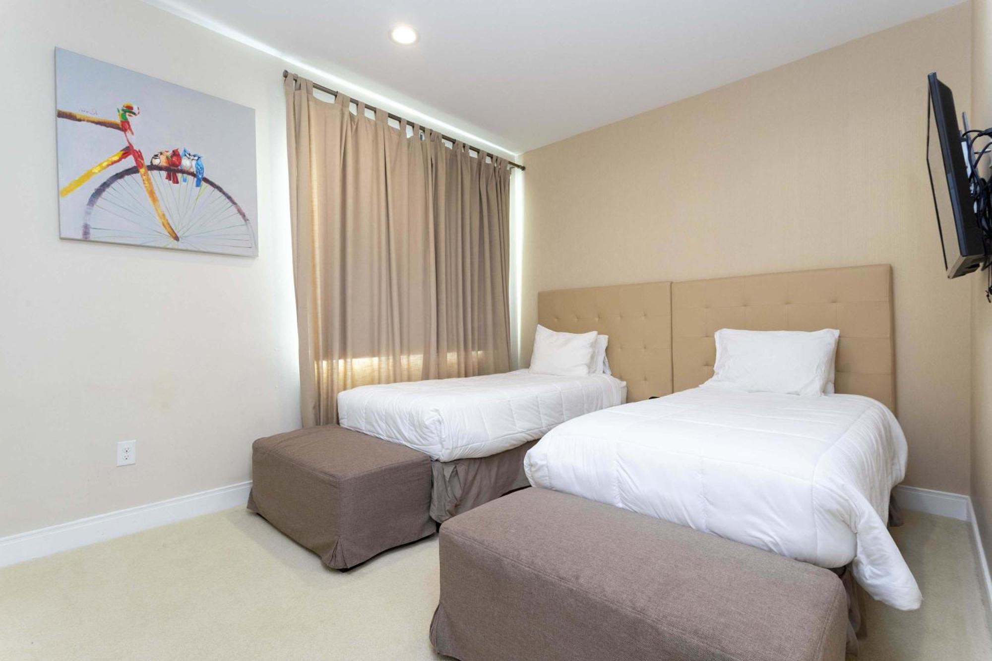 Gorgeous 4 Bd Close To @ Magic Village 3114 Holiday home