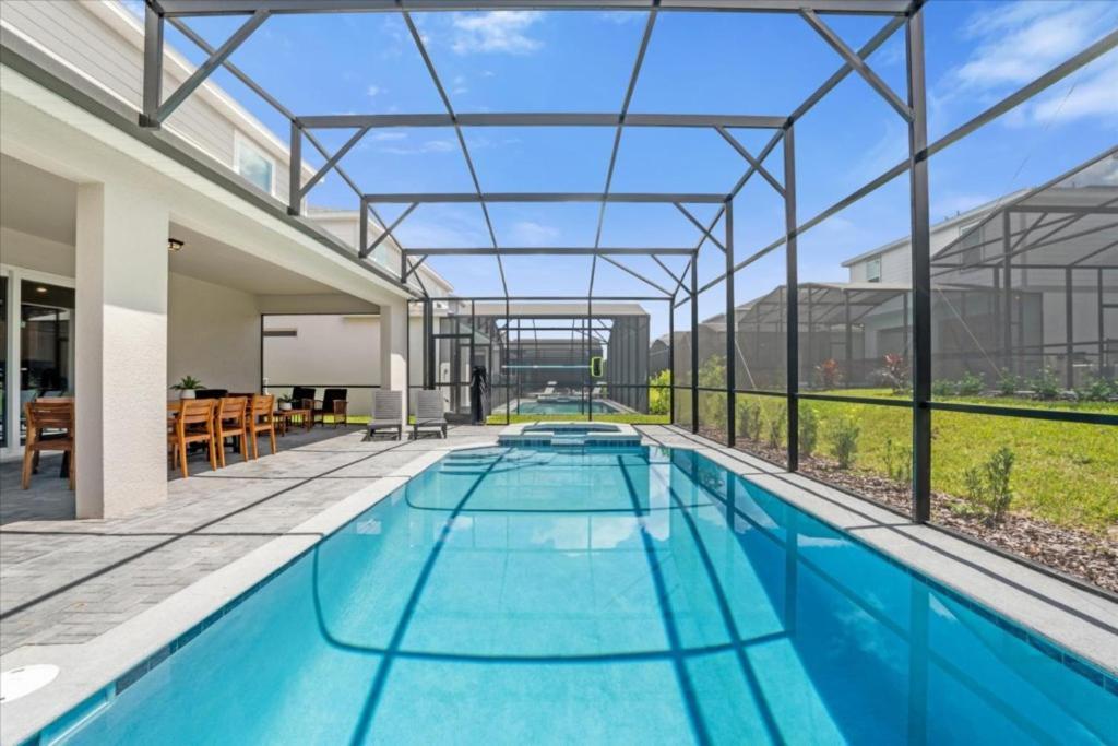 Holiday home 10 Bedrooms- 8 Bathrooms- Windsor Cay 16392 Sk