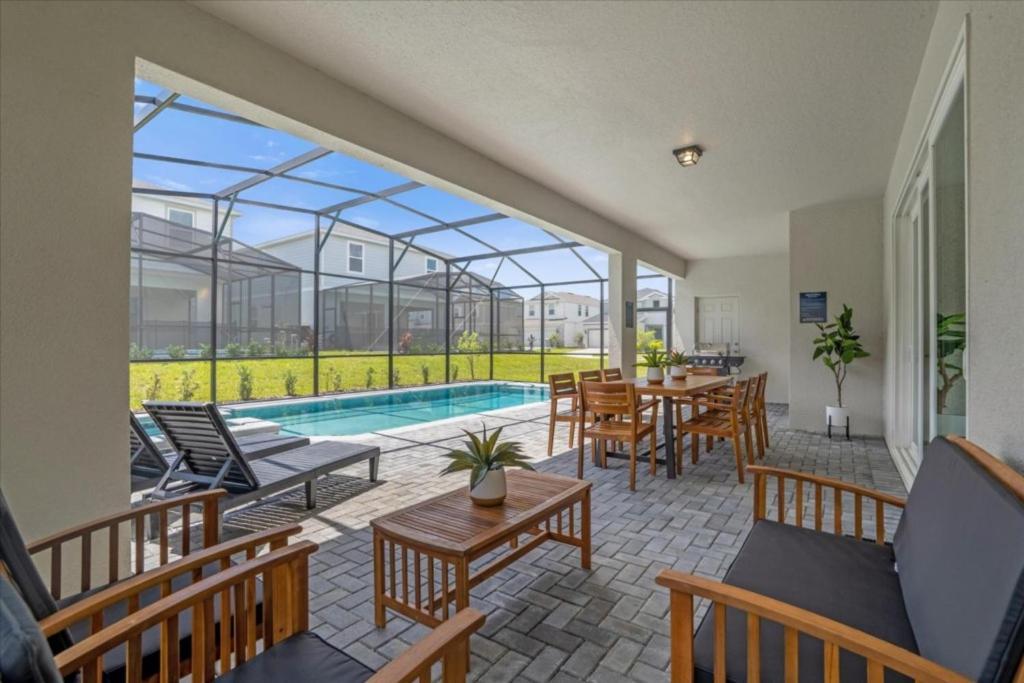 10 Bedrooms- 8 Bathrooms- Windsor Cay 16392 Sk Orlando