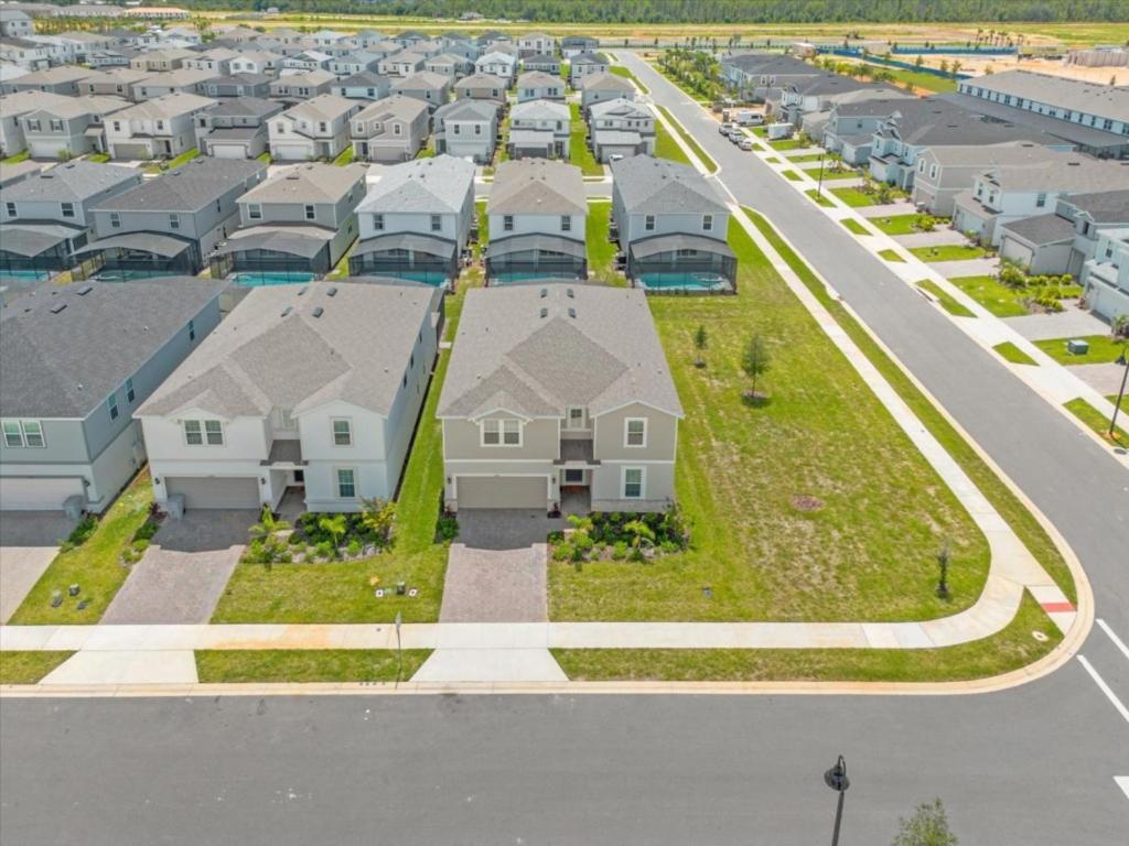 10 Bedrooms- 8 Bathrooms- Windsor Cay 16392 Sk