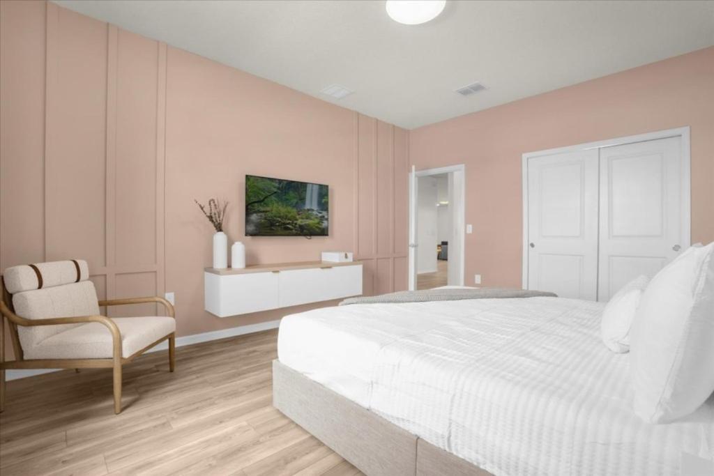 10 Bedrooms- 8 Bathrooms- Windsor Cay 16392 Sk