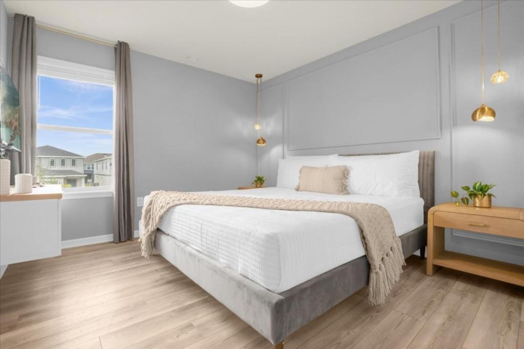 10 Bedrooms- 8 Bathrooms- Windsor Cay 16392 Sk Holiday home *