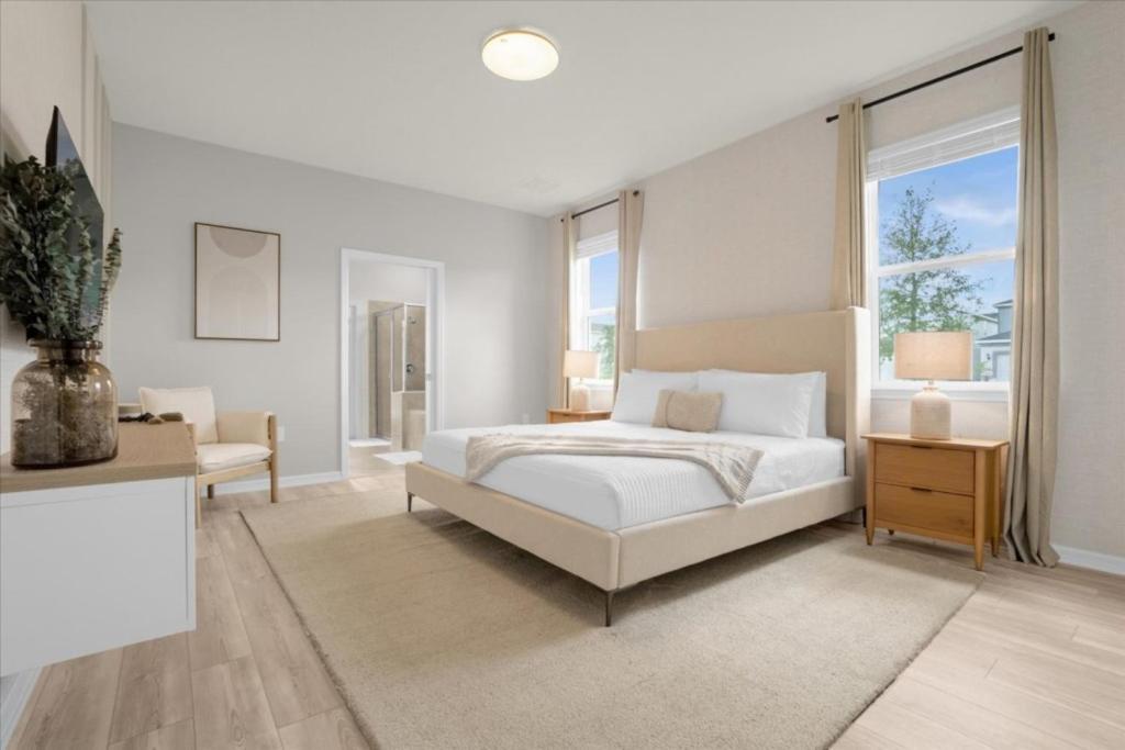 10 Bedrooms- 8 Bathrooms- Windsor Cay 16392 Sk