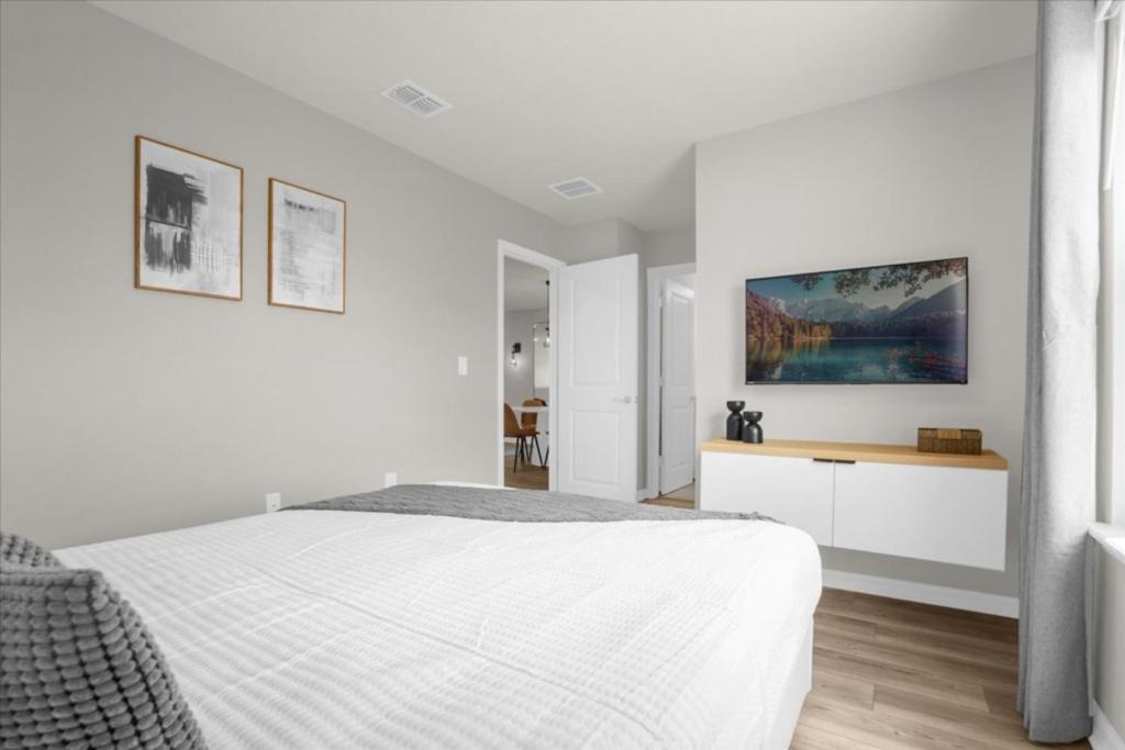 10 Bedrooms- 8 Bathrooms- Windsor Cay 16392 Sk Holiday home