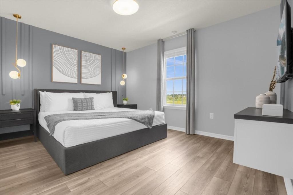 10 Bedrooms- 8 Bathrooms- Windsor Cay 16392 Sk Holiday home *