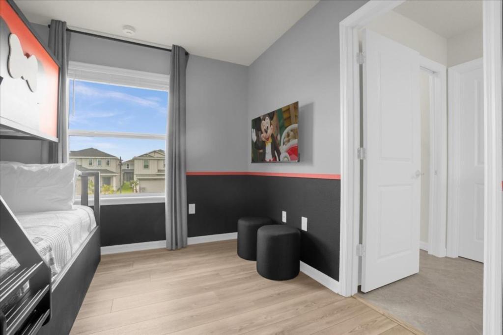10 Bedrooms- 8 Bathrooms- Windsor Cay 16392 Sk Holiday home *