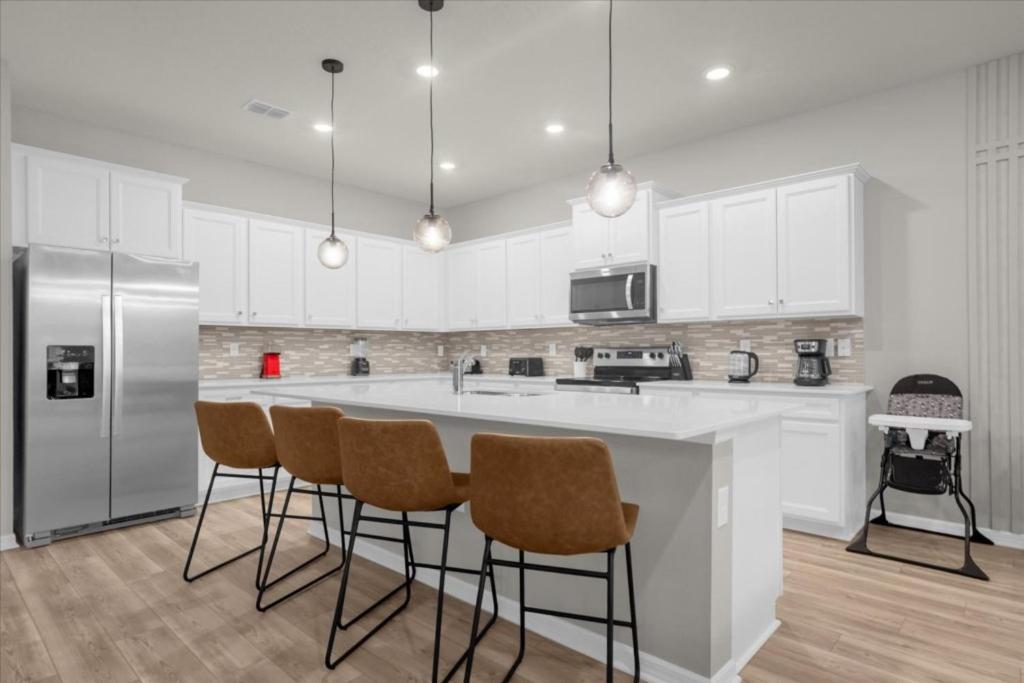 Holiday home 10 Bedrooms- 8 Bathrooms- Windsor Cay 16392 Sk *