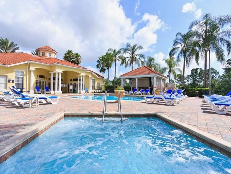 Ultimate Family With Incredible Sunset Views, 4 Miles From Disney! Kissimmee