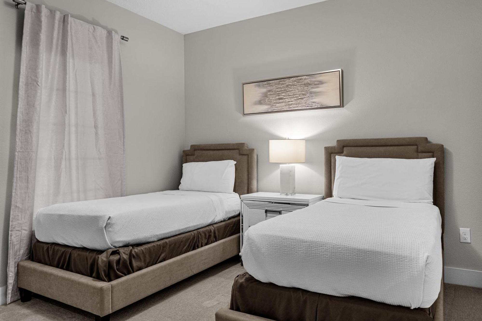 3 Bedroom Family Friendly At Worldquest Near 2727