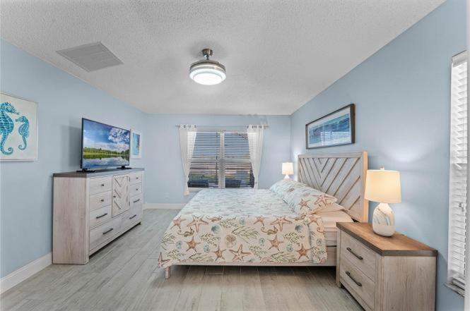 Ultimate Family With Incredible Sunset Views, 4 Miles From Disney! Kissimmee