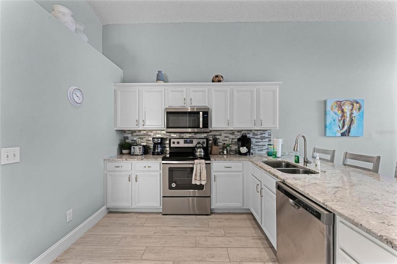 Holiday home Ultimate Family With Incredible Sunset Views, 4 Miles From Disney! *